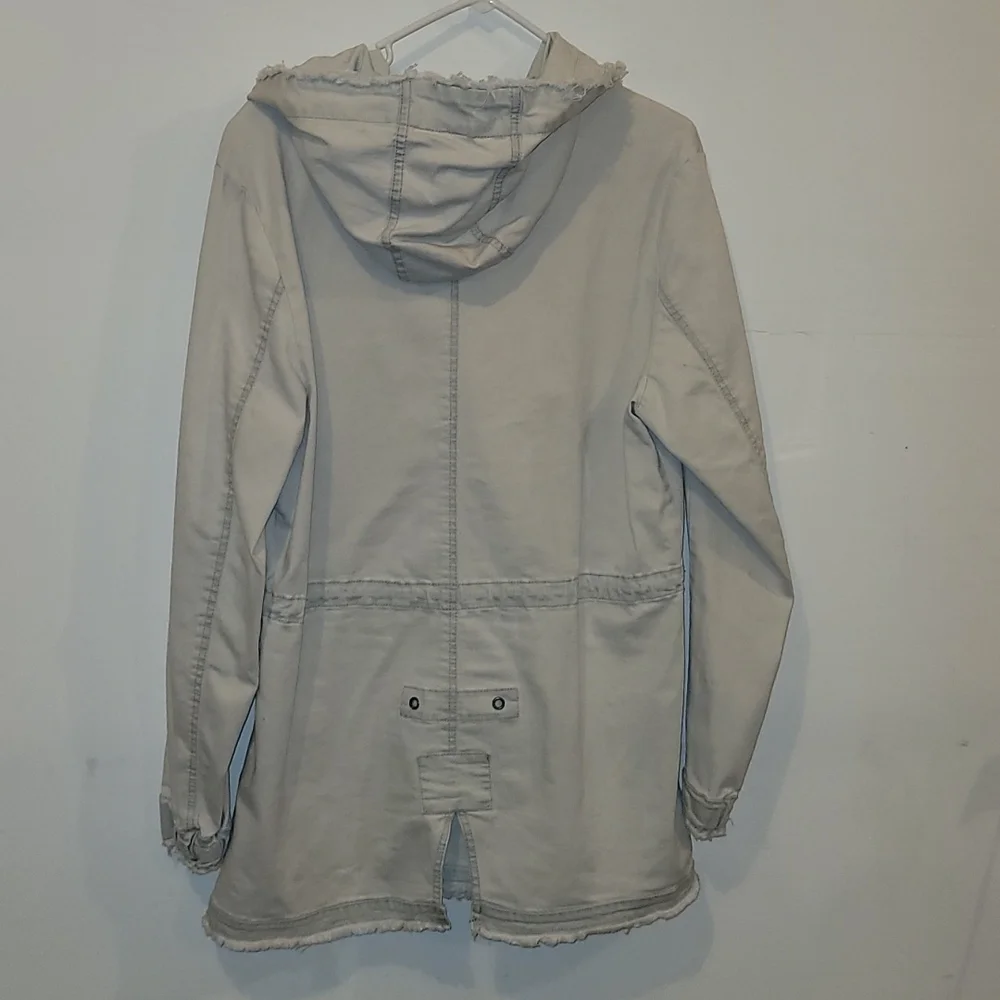 🤍SPRING,Womens beautiful light colored denim fall jacket sz LG. LA Coalition.💙